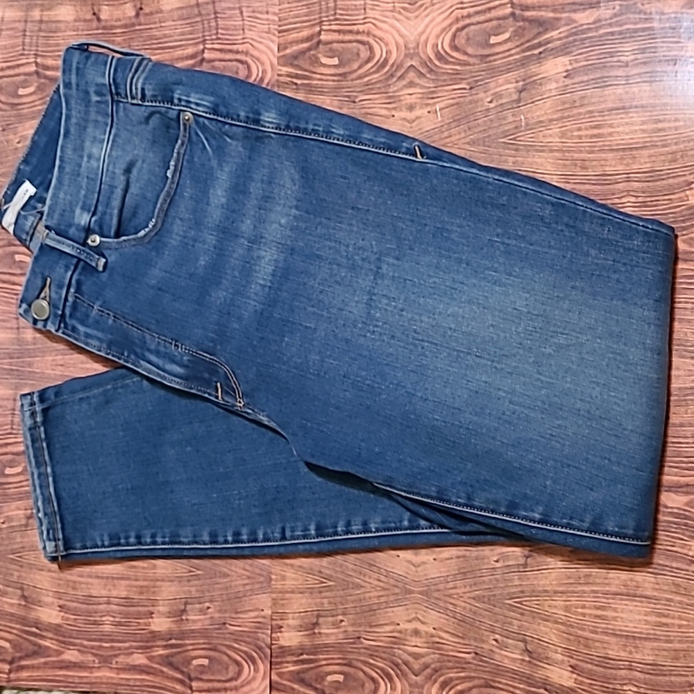 Good American brand jeans, size 10, size 30 waist. 28 inseam.